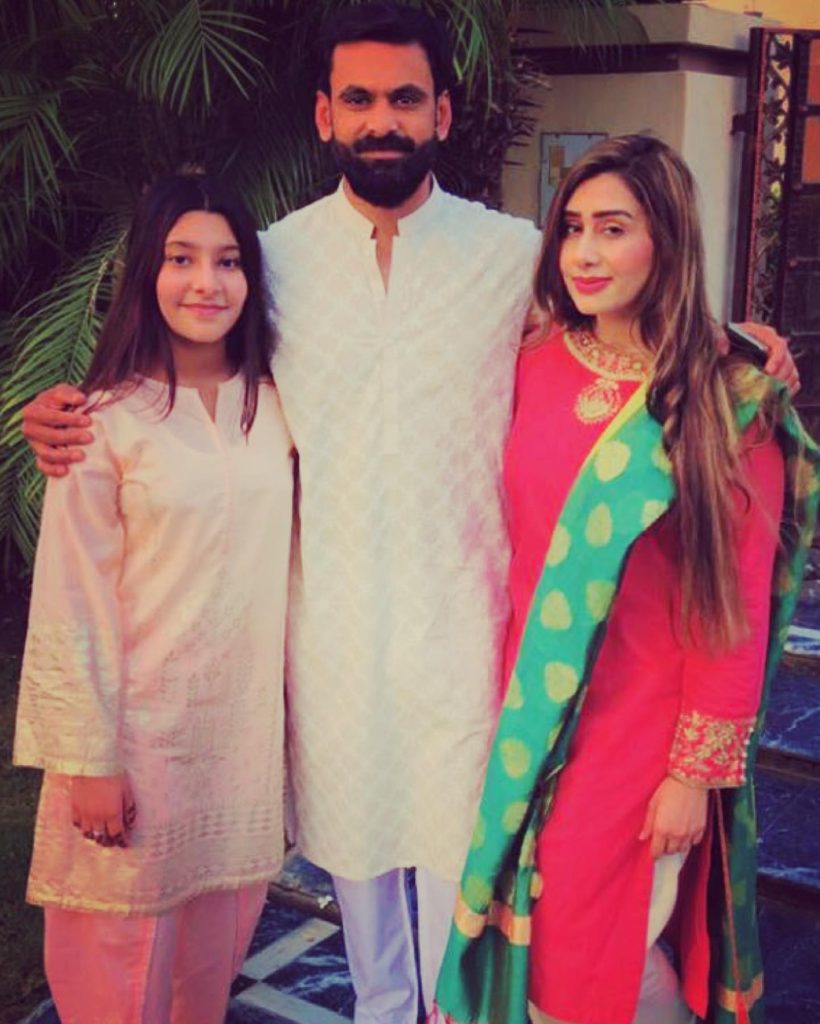 Cricketer Mohammad Hafeez Beautiful Family Pictures