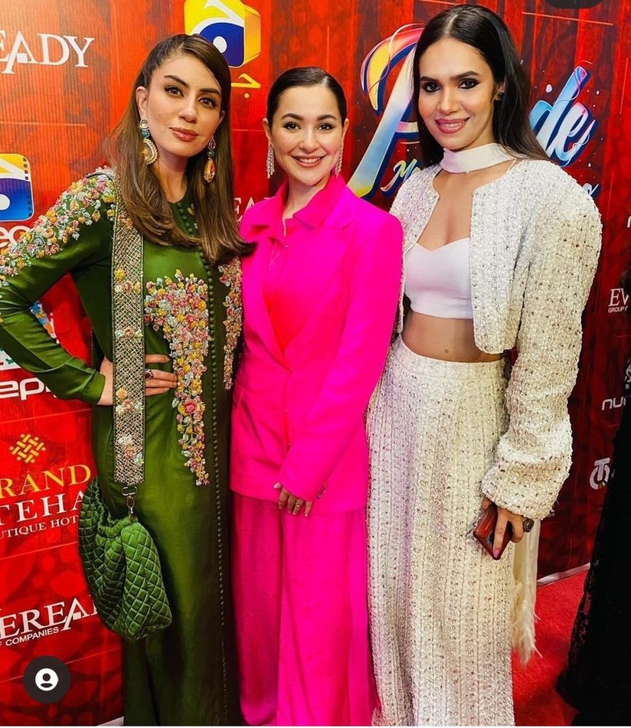Hania Aamir Or Aishwarya Rai - Fans Debate on Who Wore Pink Suit Better