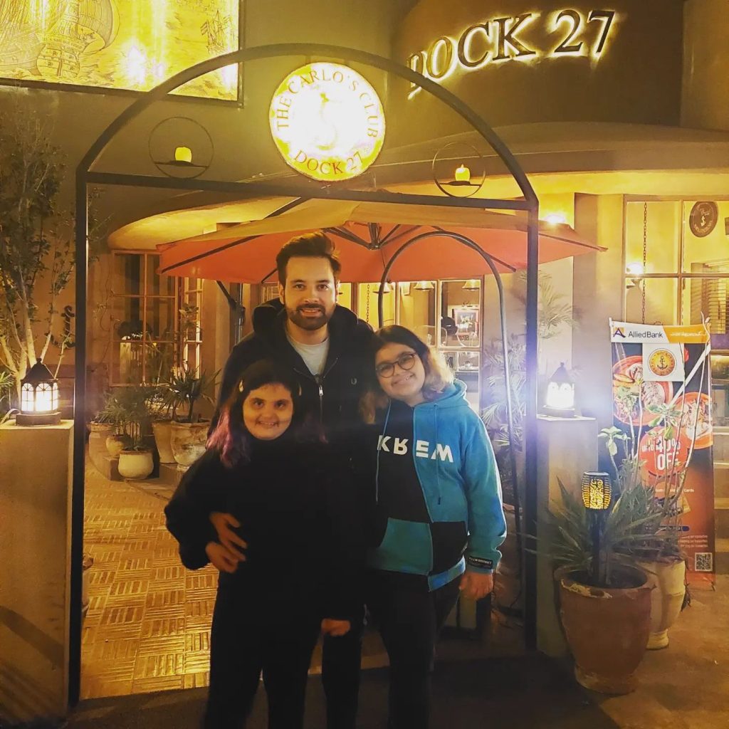 Mikaal Zulfiqar's Adorable Click With His Daughters