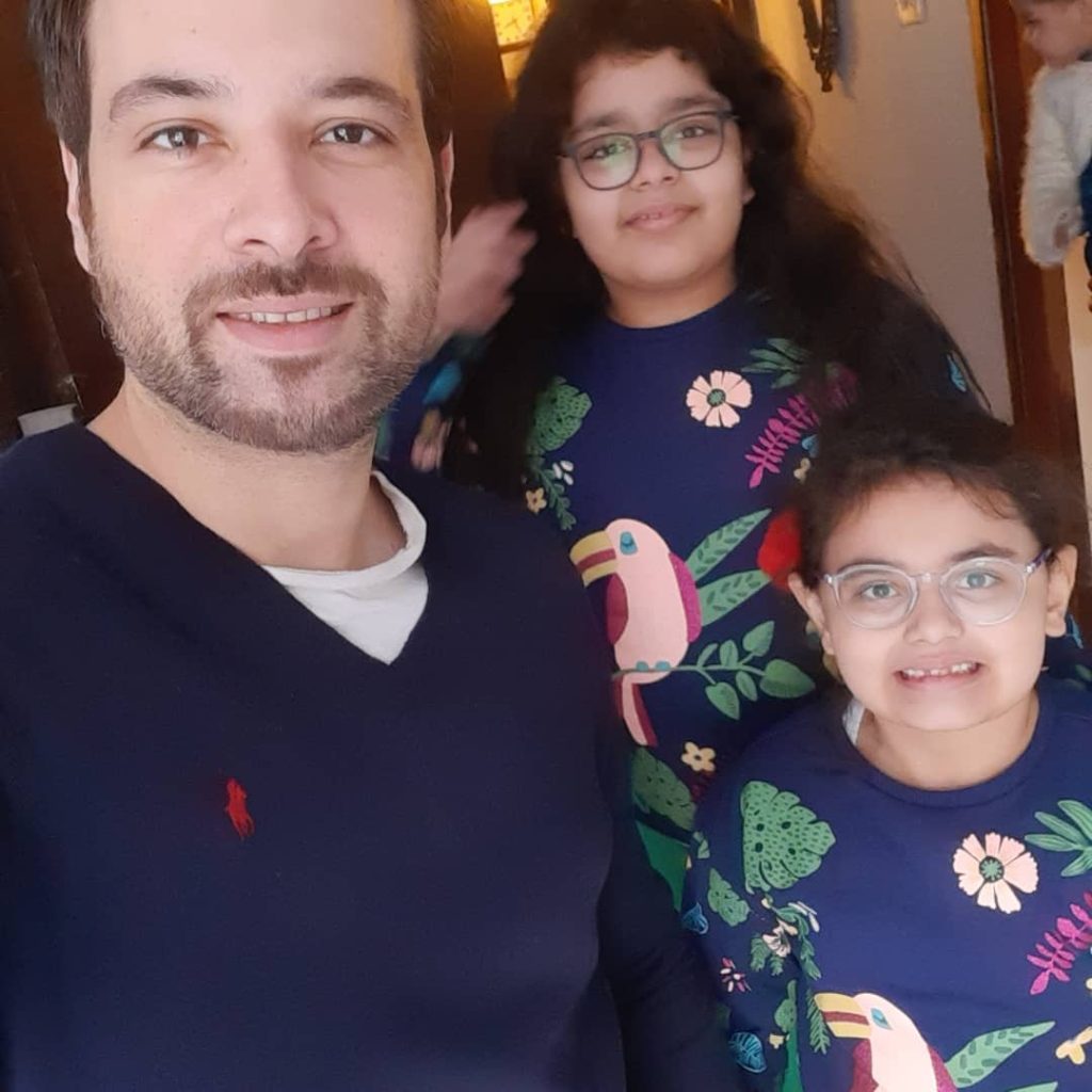 Mikaal Zulfiqar's Adorable Click With His Daughters