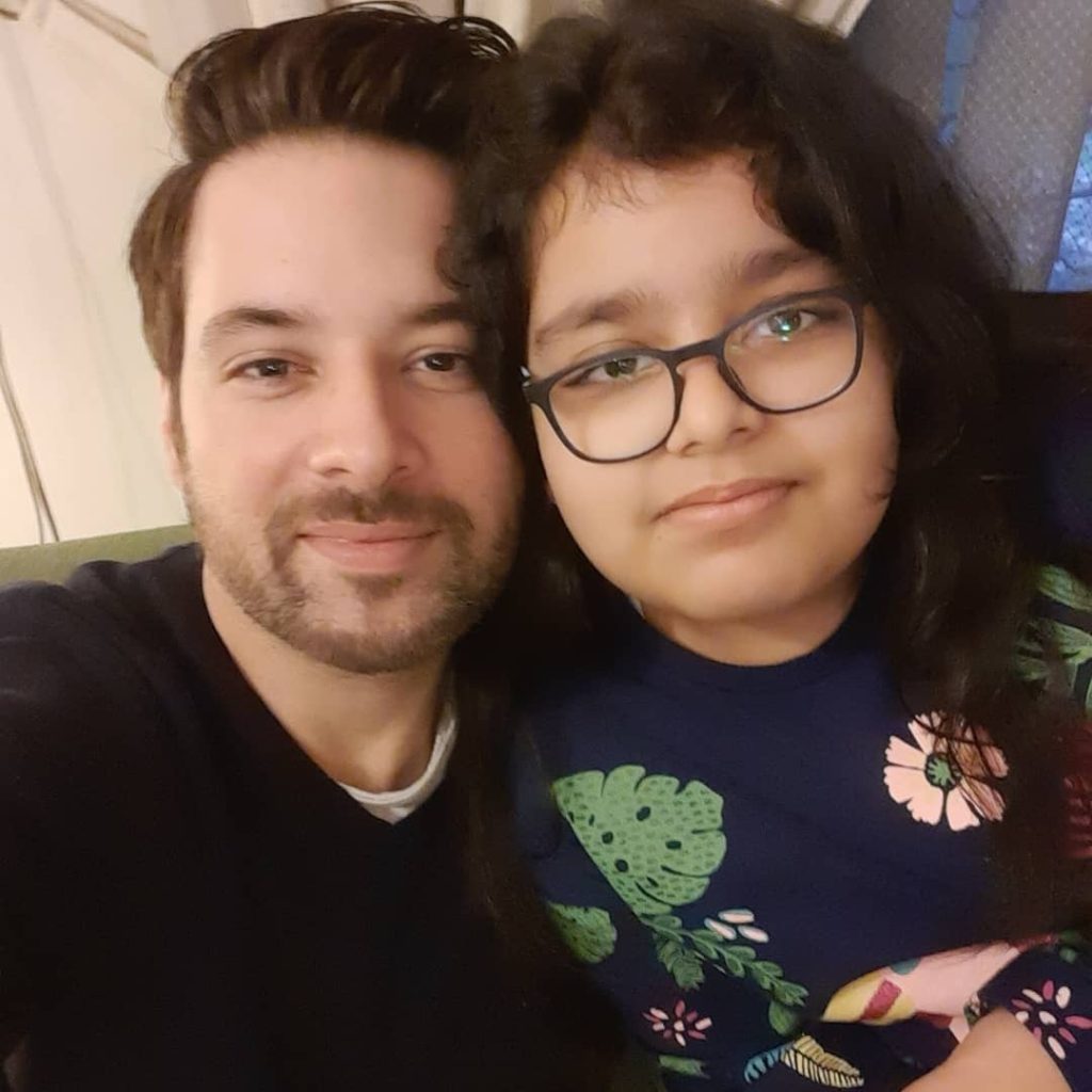 Mikaal Zulfiqar's Adorable Click With His Daughters