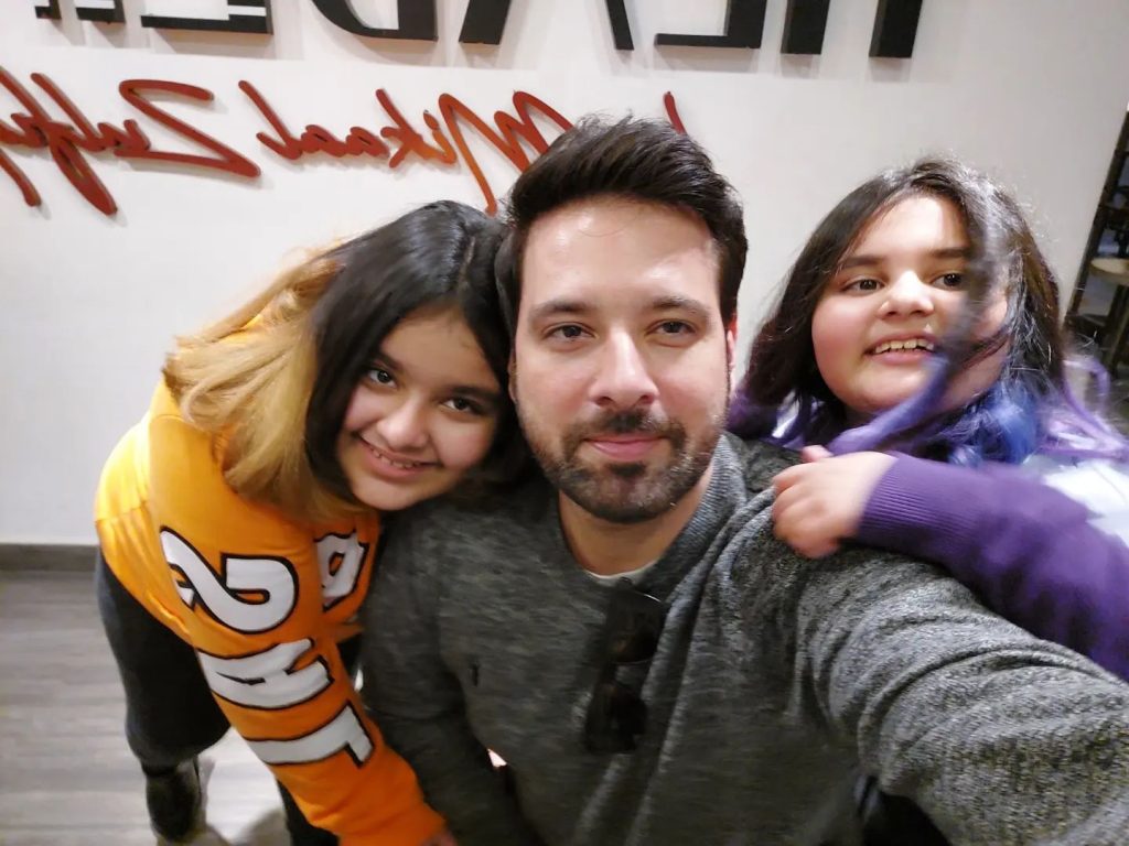 Mikaal Zulfiqar's Adorable Click With His Daughters