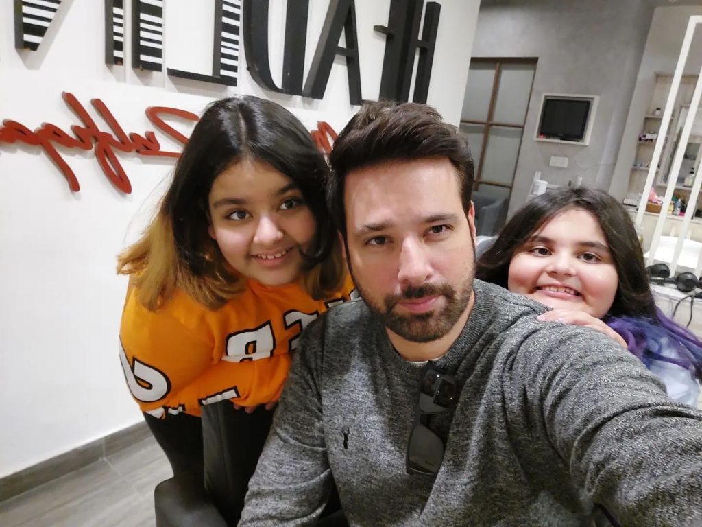 Mikaal Zulfiqar's Adorable Click With His Daughters