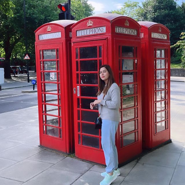 News Anchor Rabia Anum Spotted Enjoying Vacations In UK