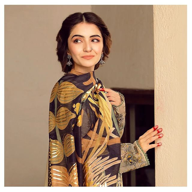 Rangrasiya Eid Collection'22 Featuring Yumna Zaidi And Meerub Ali