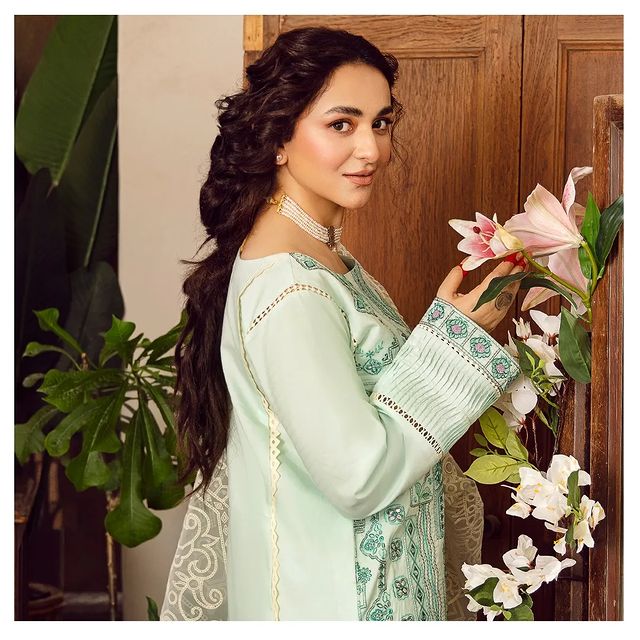 Rangrasiya Eid Collection'22 Featuring Yumna Zaidi And Meerub Ali