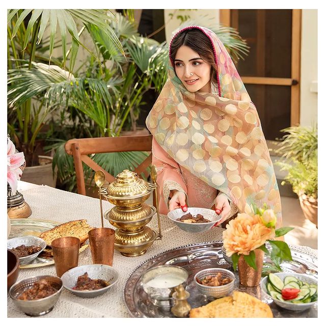 Rangrasiya Eid Collection'22 Featuring Yumna Zaidi And Meerub Ali