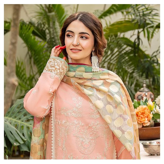 Rangrasiya Eid Collection'22 Featuring Yumna Zaidi And Meerub Ali