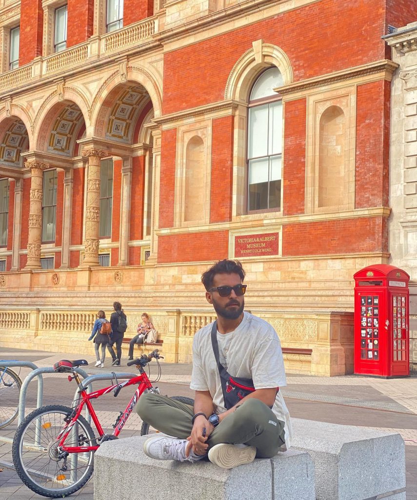 Zara Noor Abbas And Asad Siddiqui Holidaying In London