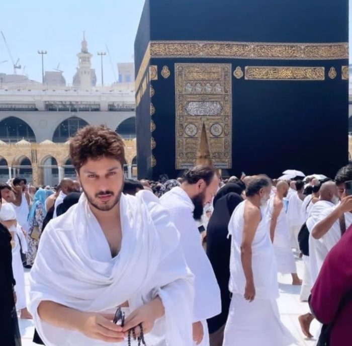 Ahsan Khan Shares Beautiful Pictures from His Umrah