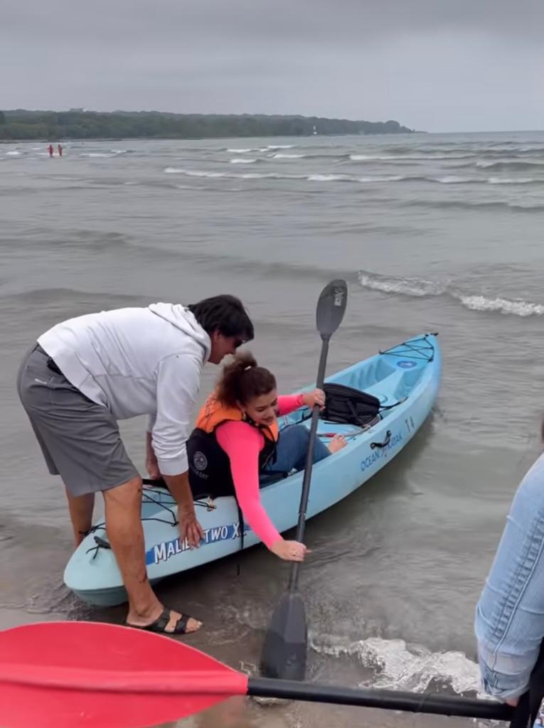 Zara Noor Abbas’ Hilarious Kayaking Experience In Toronto