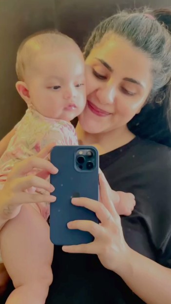 Sohai Ali Abro Shares Beautiful Pictures Of Her Baby Girl