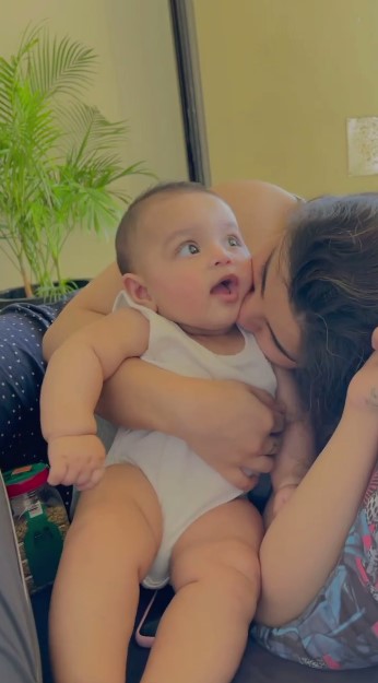 Sohai Ali Abro Shares Beautiful Pictures Of Her Baby Girl