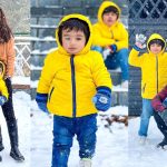 bilal-qureshi-&-uroosa-bilal-enjoying-snow-with-family-in-murree