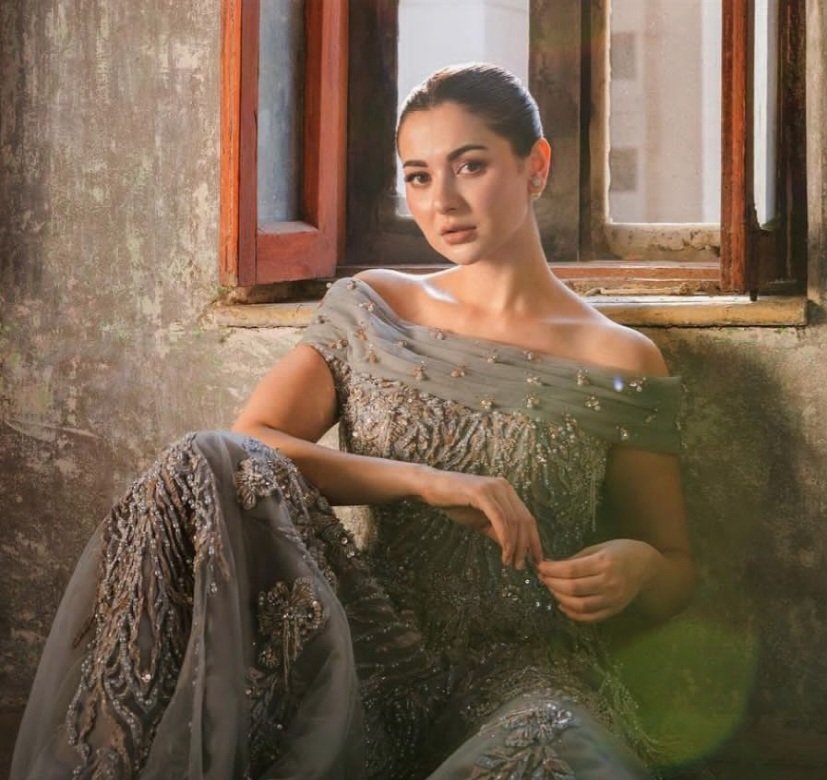 Hania Aamir's Bridal Dress In Mujhe Pyaar Hua Tha Gets Criticism