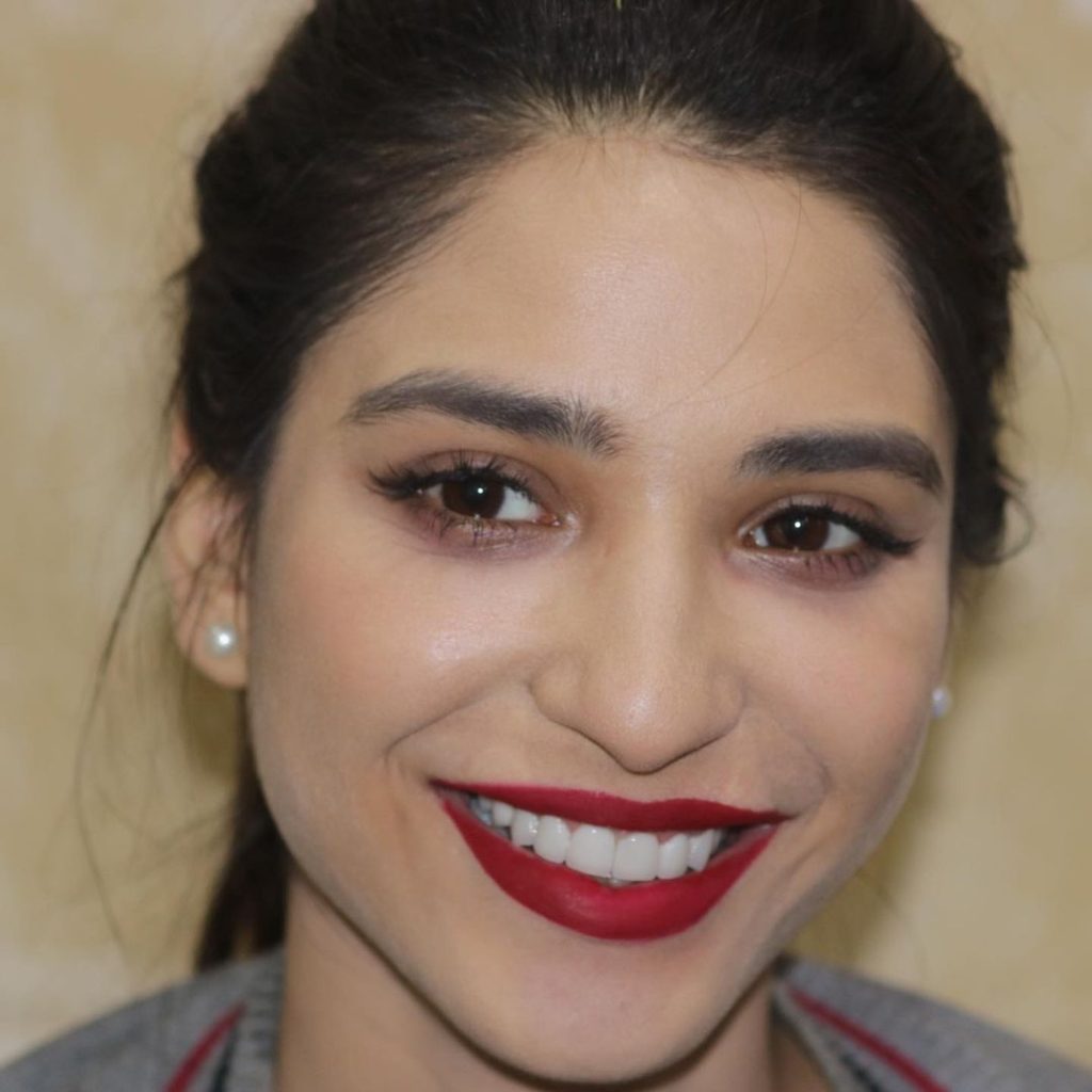 Actress Ramsha Khan Smile Before & After Fixing Teeth