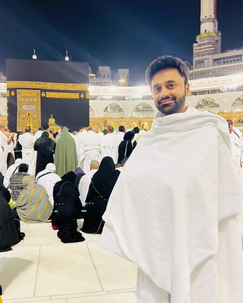 Waseem Badami New Umrah Pictures with His Son