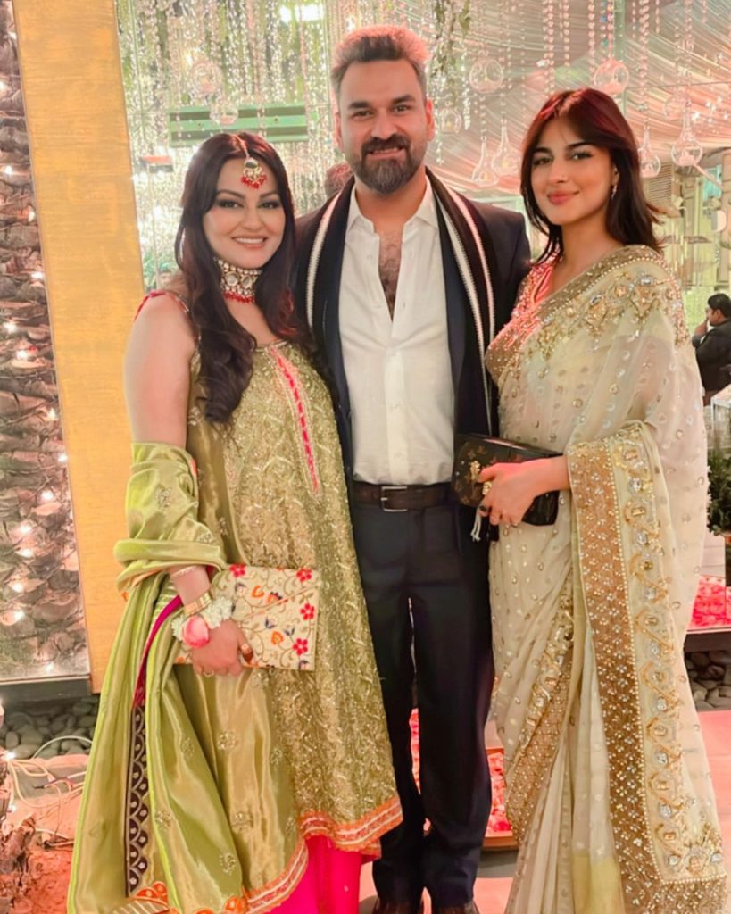 Juvaria Abbasi New Pictures With Daughter from Friend's Wedding