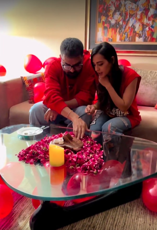 Yasir Hussain's Romantic Surprise For Iqra Aziz On Valentines Day