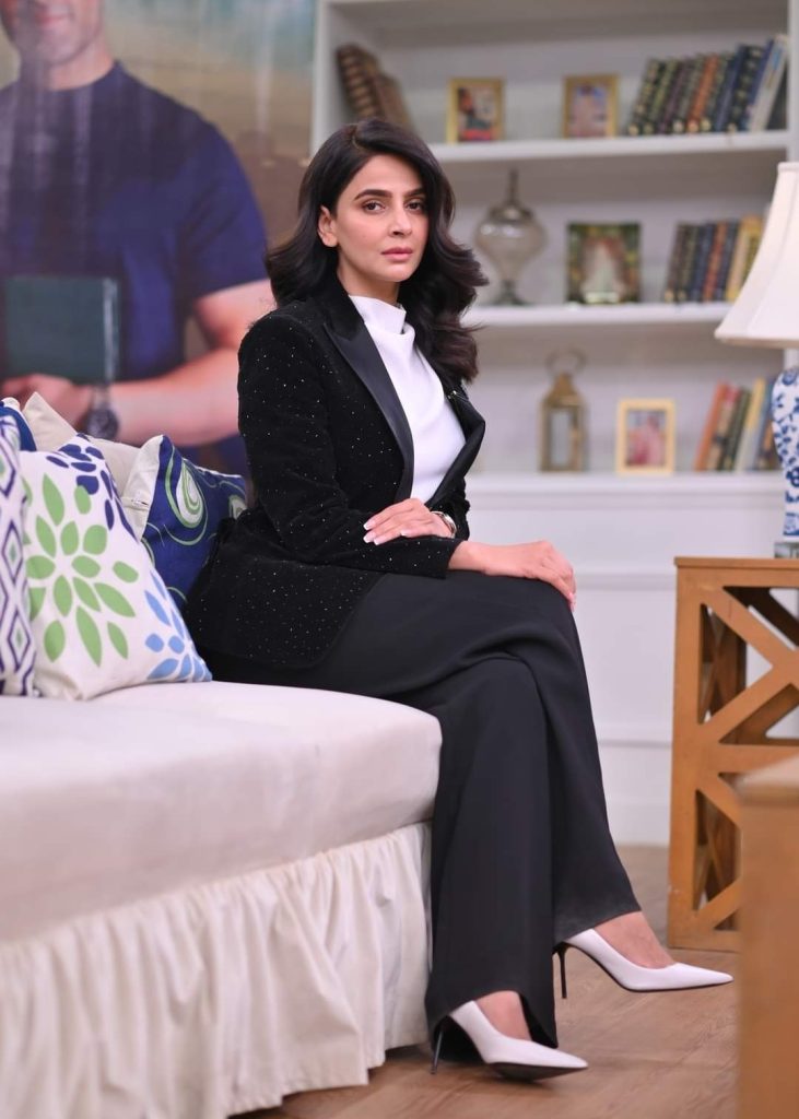 Hareem Farooq Showers Saba Qamar with Admiration