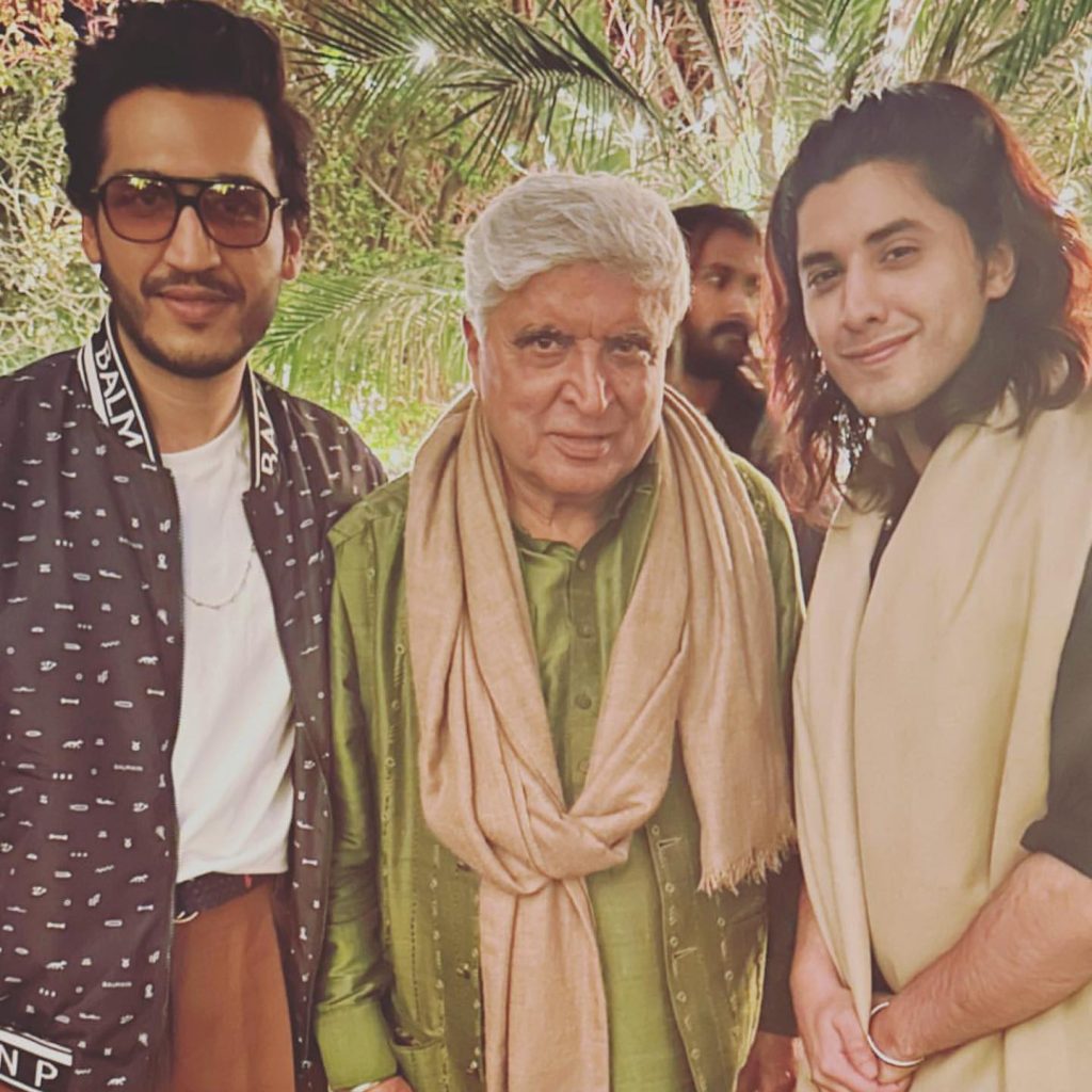 Candid Pictures And Videos Of Javed Akhtar With Pakistani Celebrities