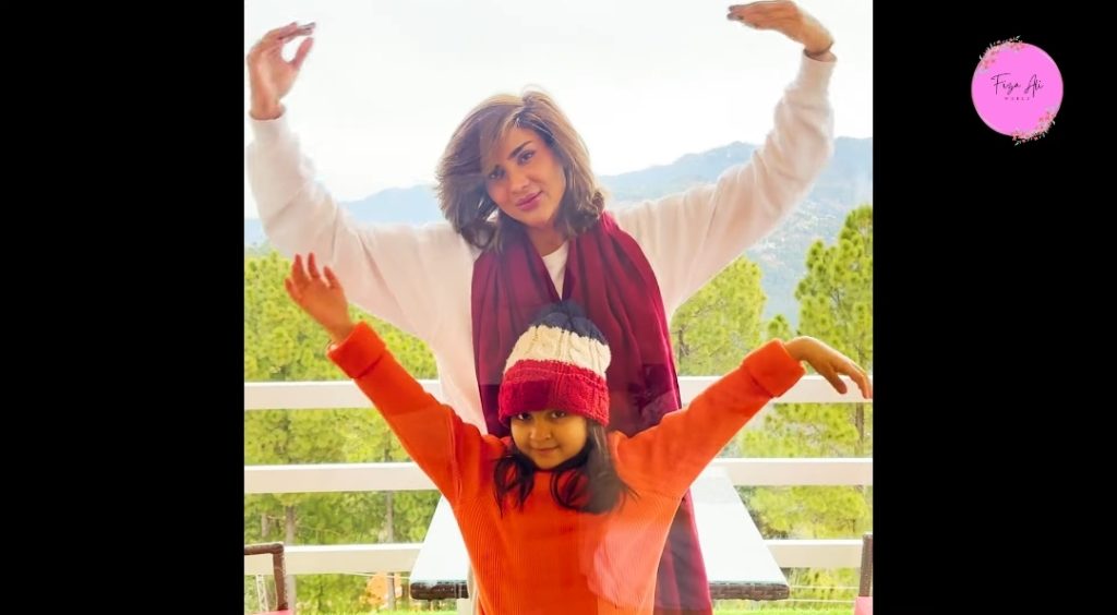 Fiza Ali New Pictures With Daughter From Murree