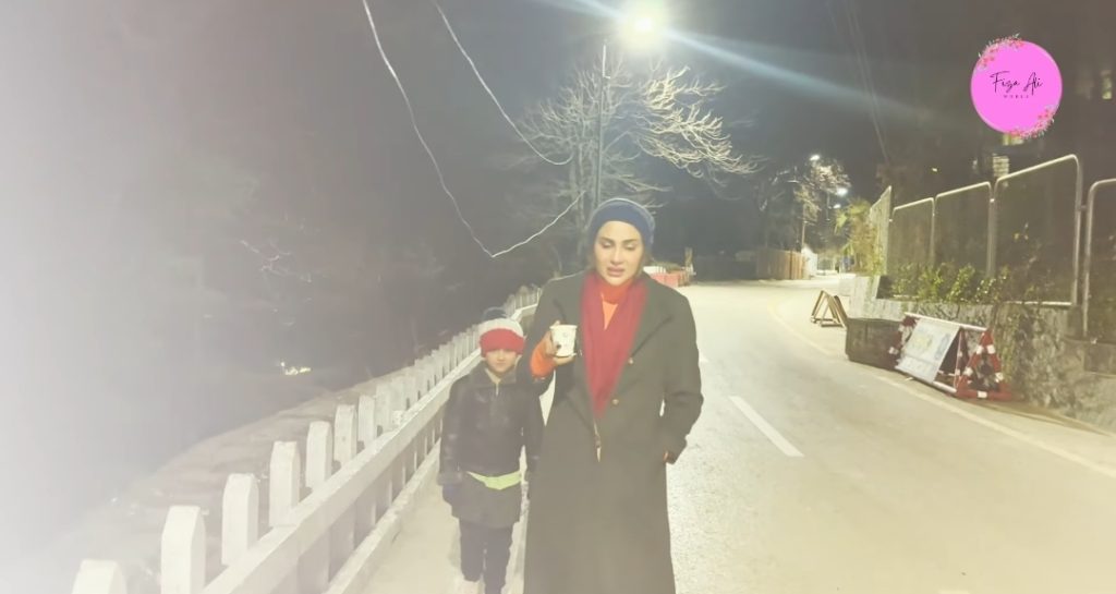 Fiza Ali New Pictures With Daughter From Murree