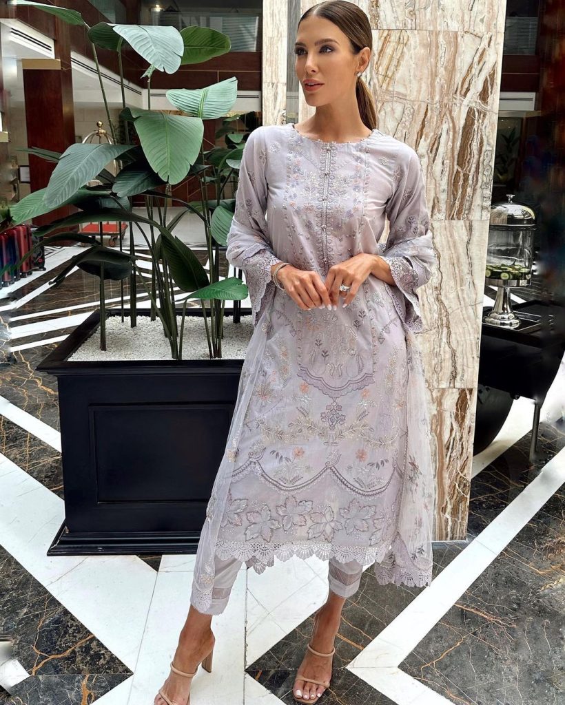 PSL Host Erin Holland Is A Big Fan Of Pakistani Dresses