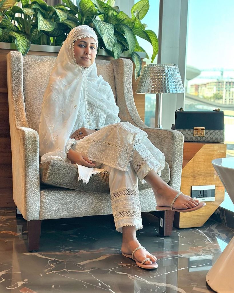 Bigg Boss Famed Star Hina Khan Performs Umrah