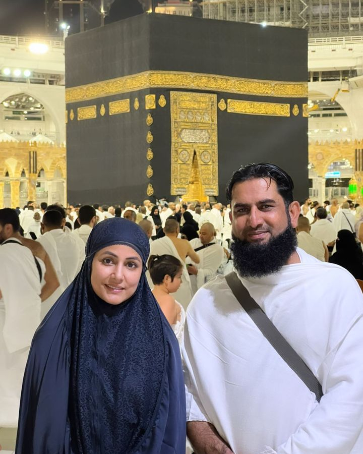 Bigg Boss Famed Star Hina Khan Performs Umrah