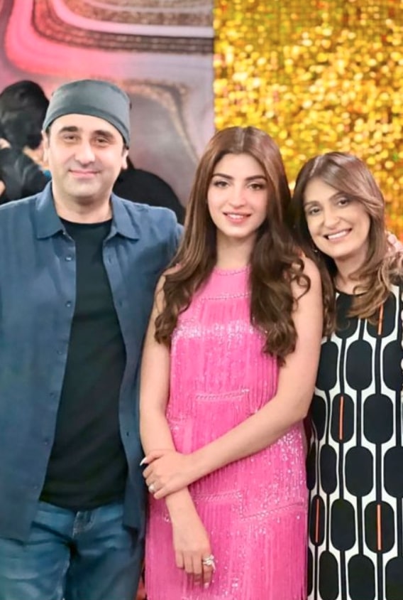 Kinza Hashmi Celebrates Her Birthday With Stars