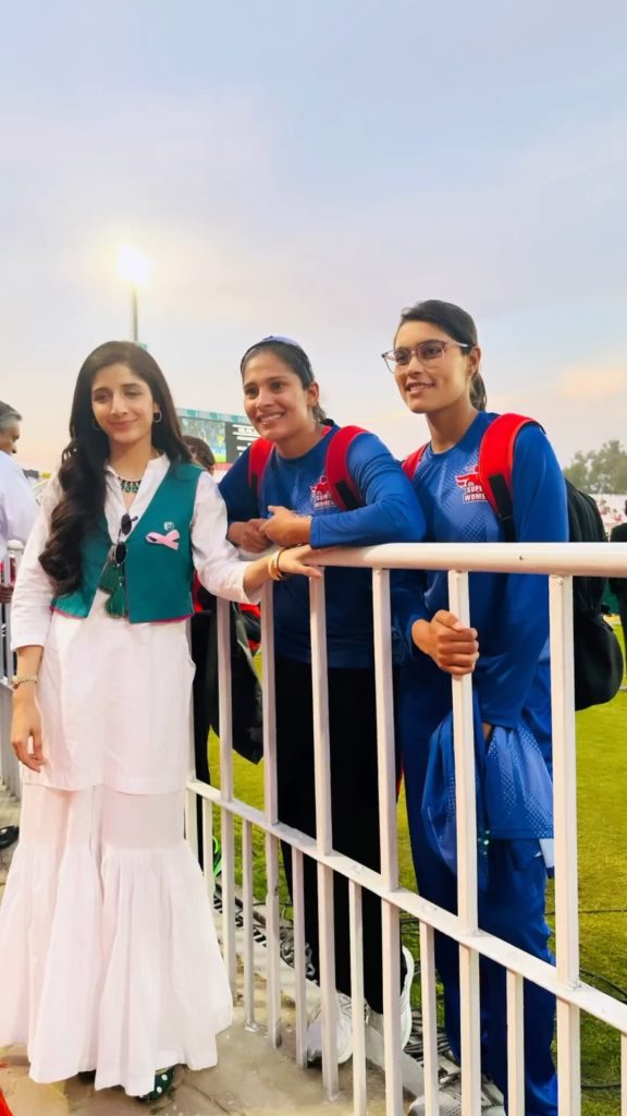 Pakistani Celebrities Support Women PSL Matches