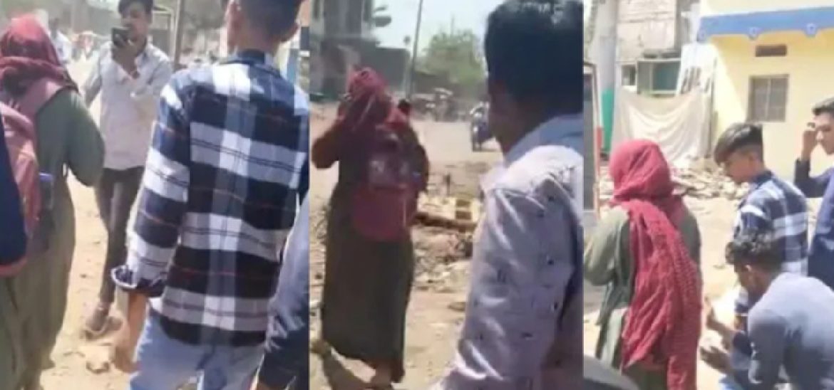 Hijab Muslim Girl Harassed By Young Muslim Boys In Aurangabad, India