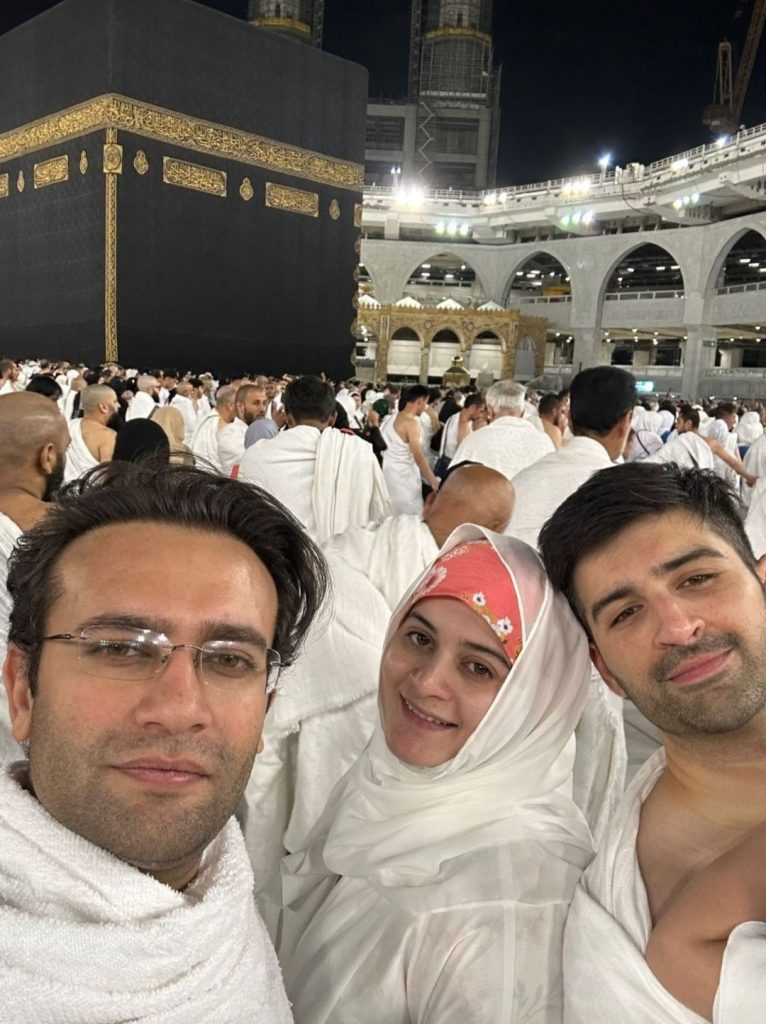 Aiman Khan and Muneeb Butt Umrah Journey New Pictures