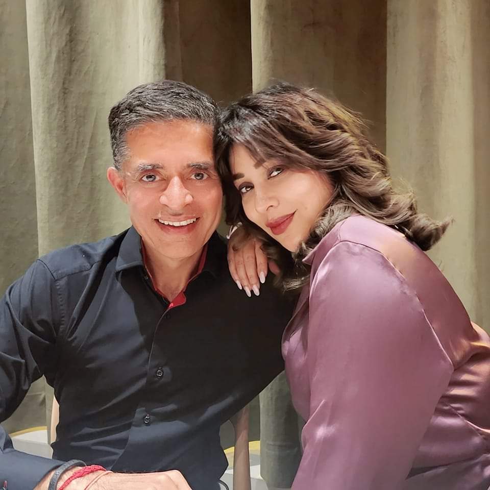 Gorgeous Komal Rizvi New Pictures With Husband