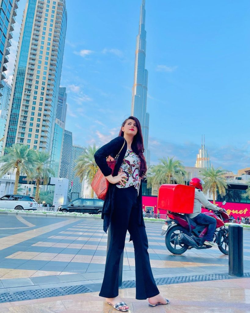 Anam Goher And Goher Mumtaz Gorgeous Clicks From Dubai