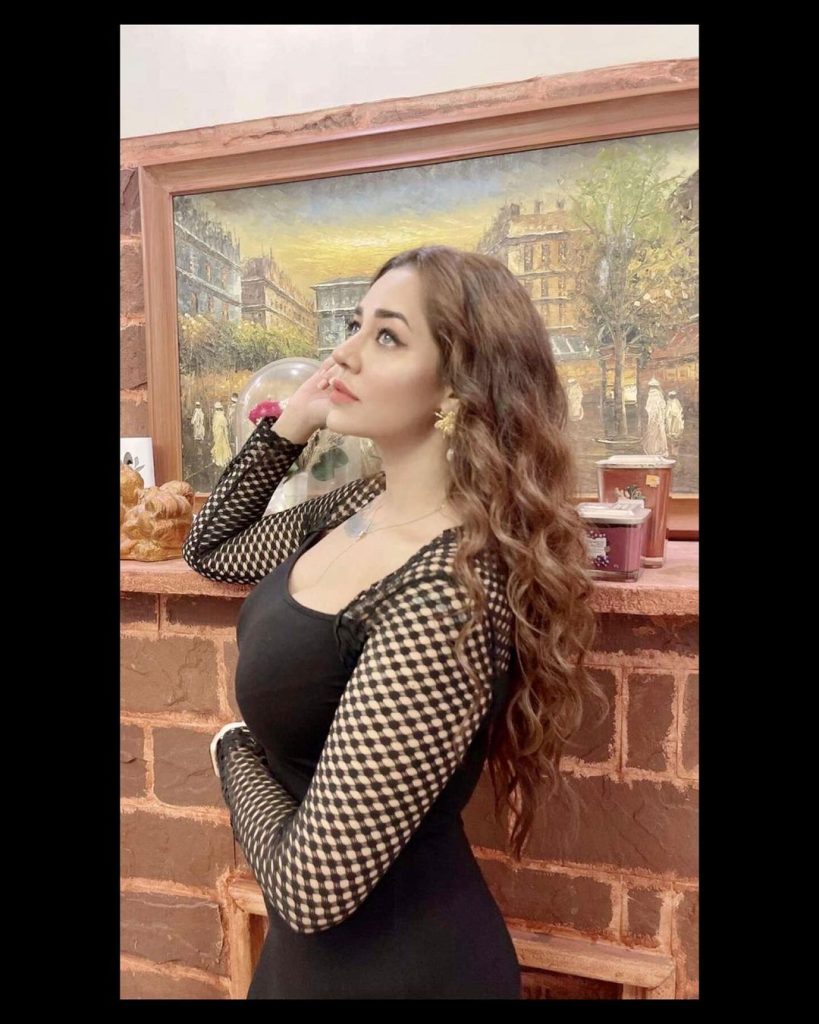 Mathira’s Sister Rose Shares Beautiful Pictures in Western Dresses