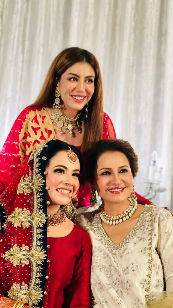 Saba Faisal With Family At Her Niece's Wedding