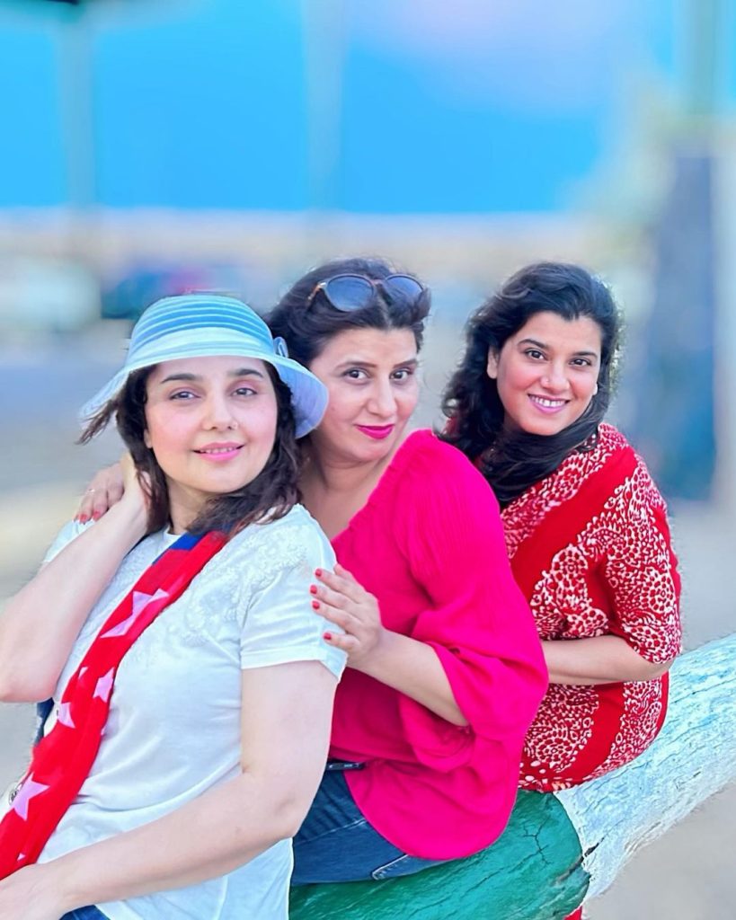Pakistani Celebrities Picnic At Beach