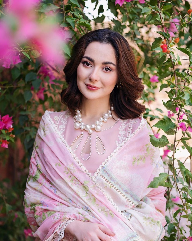 Hania Aamir's Pool Pictures Get Public Criticism