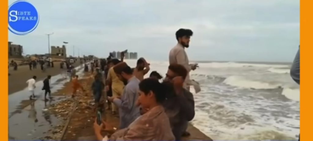 Public Reacts to Karachi Citizens Visiting Sea Shore Amidst The Warning of Cyclone