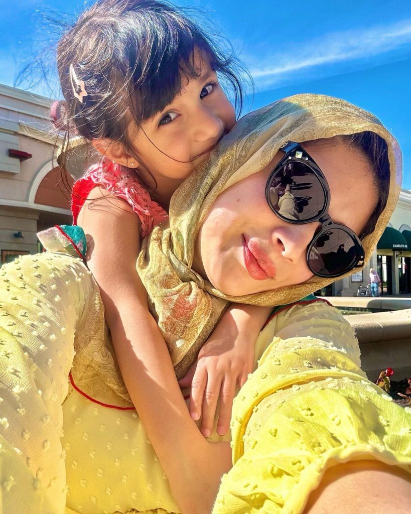 Sidra Batool's Latest Beautiful Pictures With Her Daughters