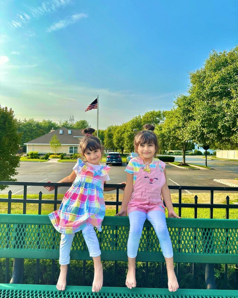 Sidra Batool's Latest Beautiful Pictures With Her Daughters