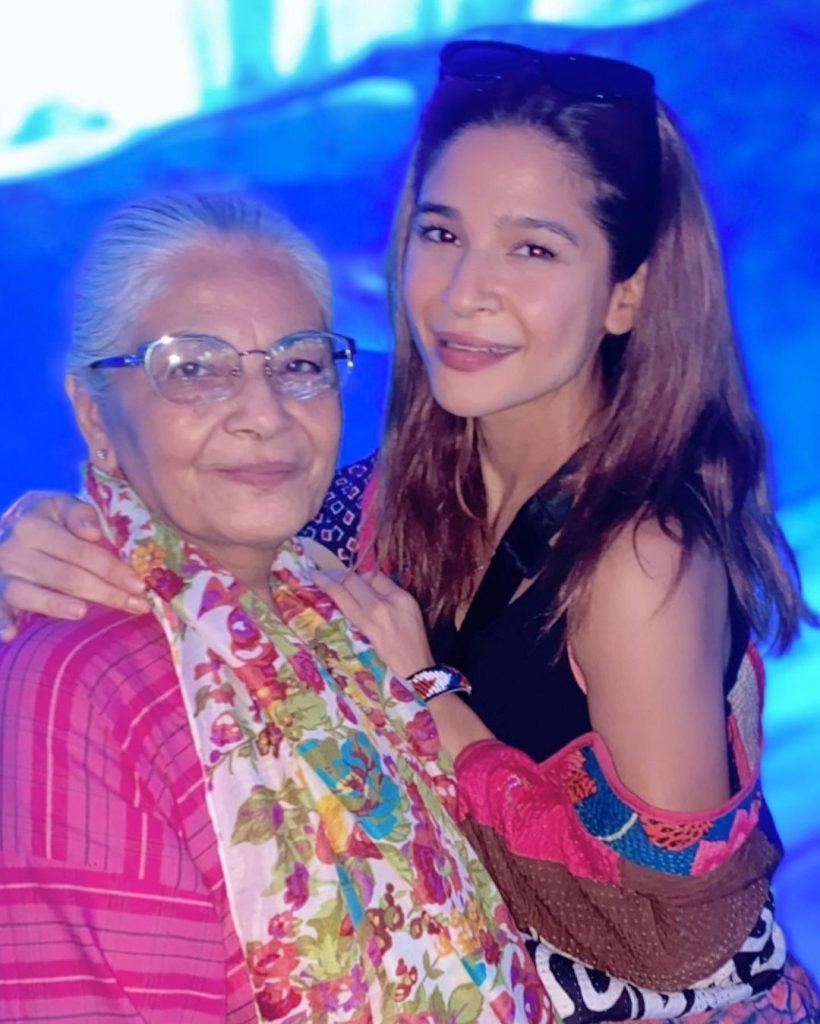 Ayesha Omar Vacationing With Mother in Dubai