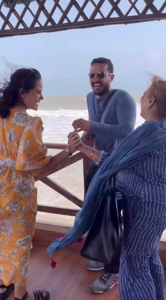 Rabya Kulsoom Spends Eid Day With Family on Beach