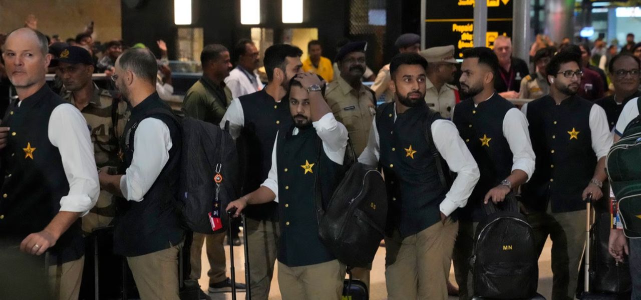 pakistan cricket team lands in india