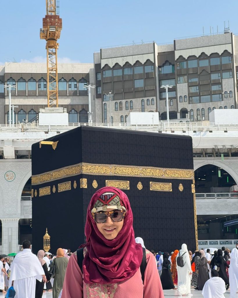 Actress Hira Khan Performs Umrah - Pictures