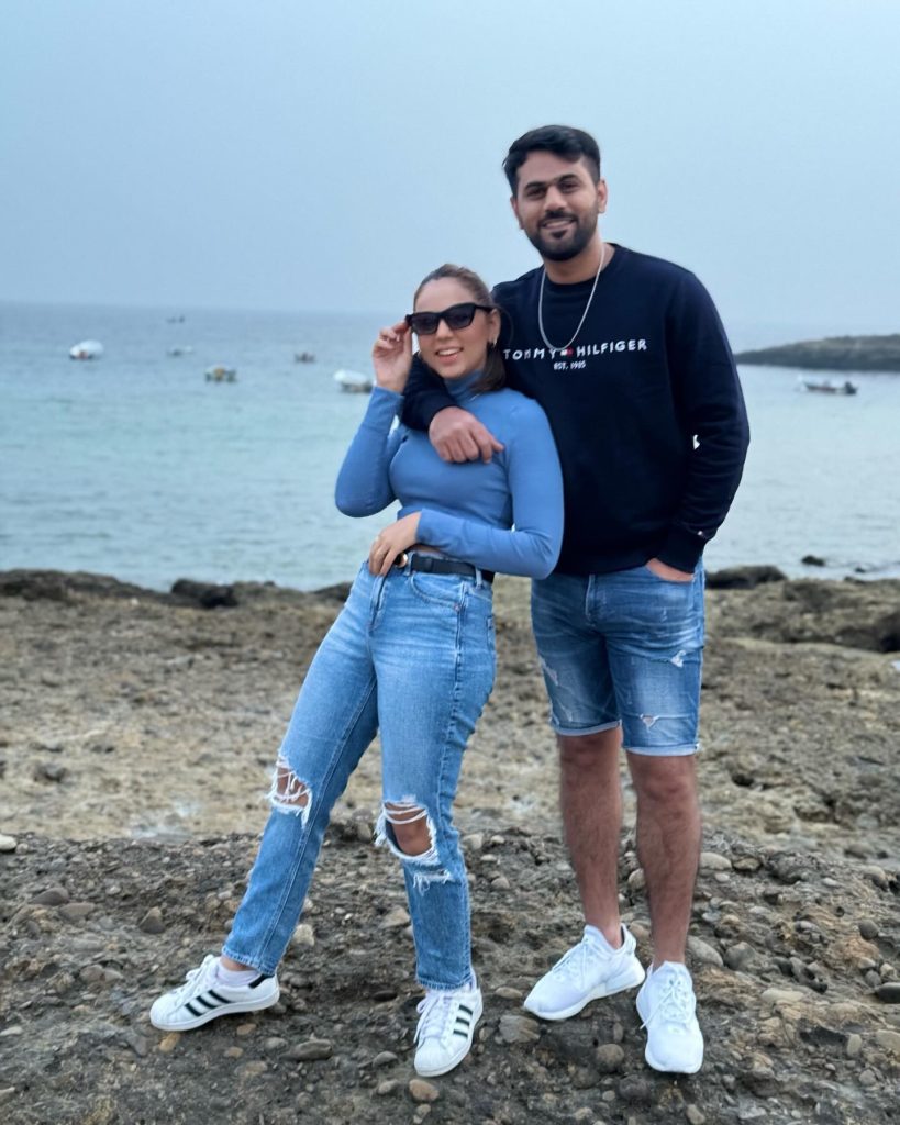 Maryam Noor's Adorable Clicks With Husband From Beach