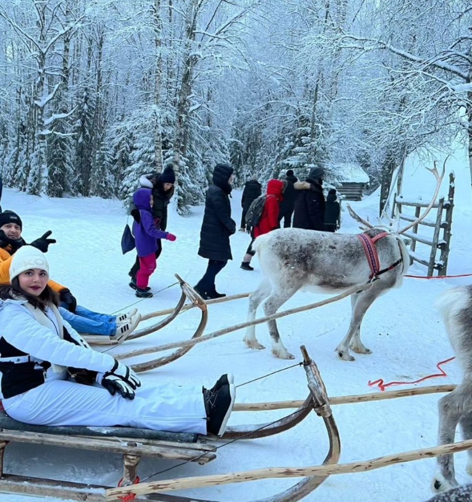 Nida Yasir Shares New Pictures from Kakslauttanen Arctic Resort