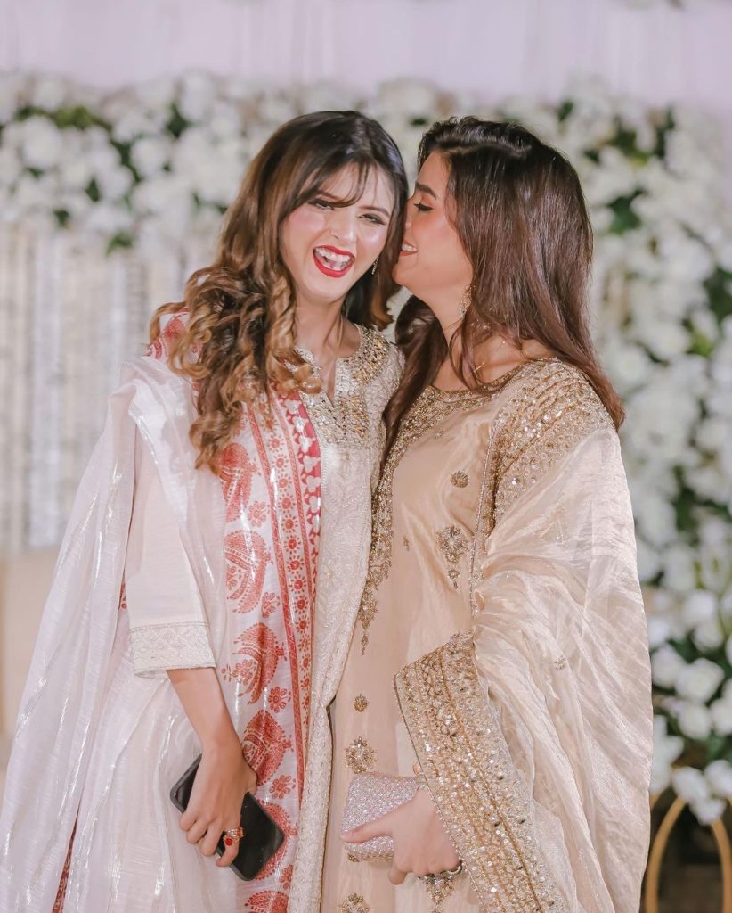 Kiran Ashfaque Hussein's Beautiful Pictures With Friend From A Wedding